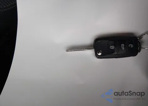 2014 Volkswagen Golf 2.5L z USA, uszkodzony, nr VIN WVWDB7AJ5EW011821